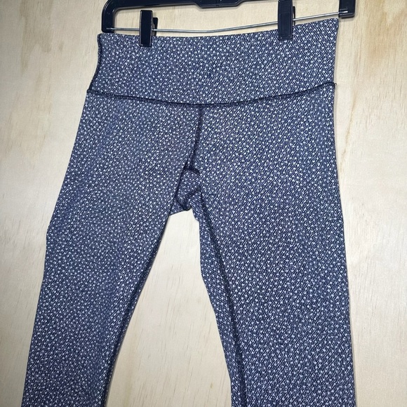 Lululemon Women’s Cropped Comfy Leggings Size 6 - Picture 2 of 10